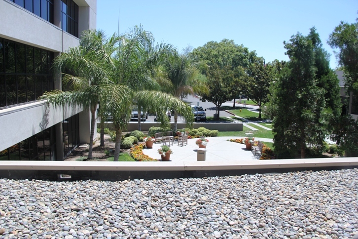 second floor view of the cancer survivor's courtyard at doctors hospital modesto